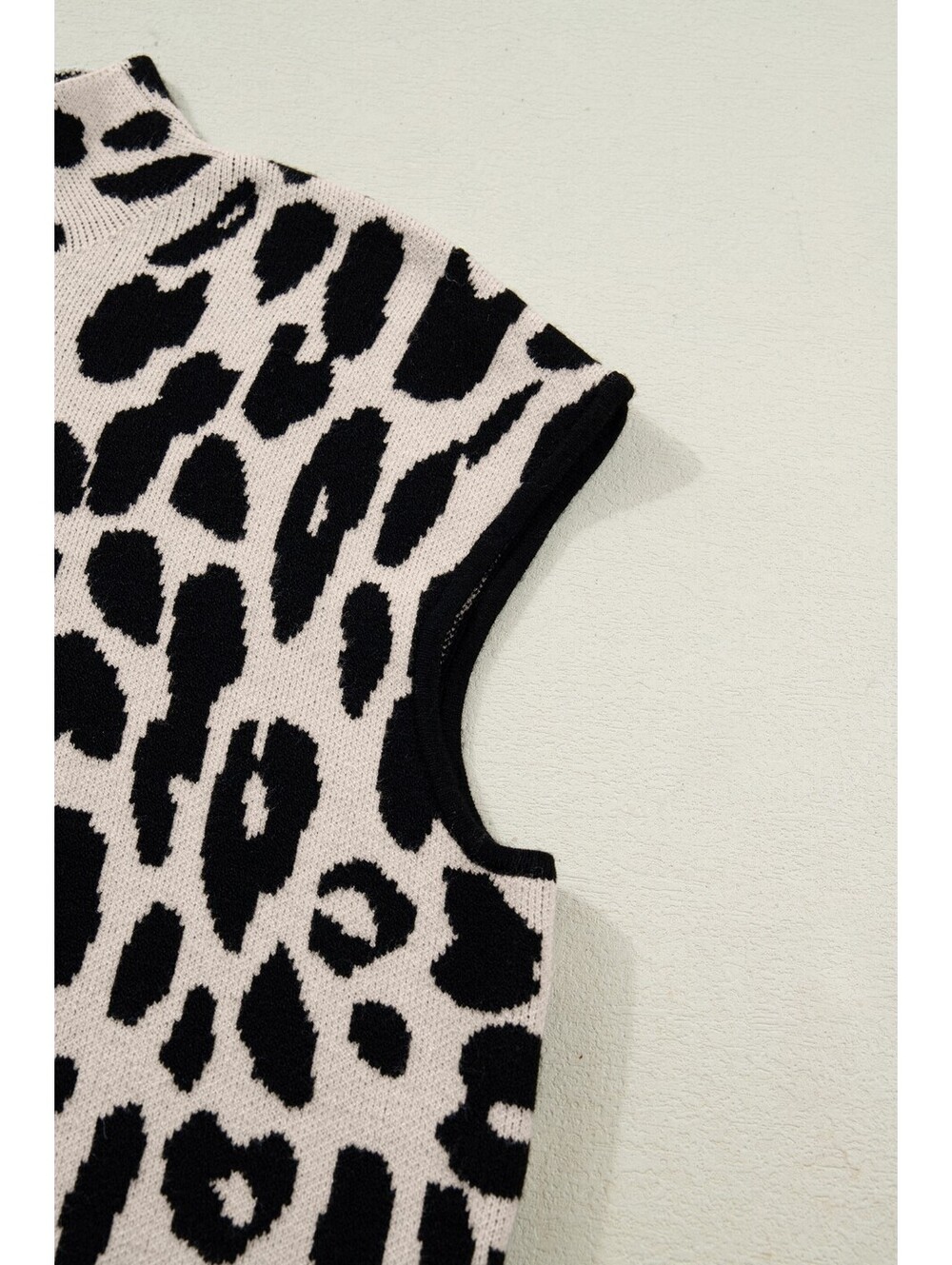 Sleeveless Leopard Print Knit Sweater Vest - Picture 8 of 8